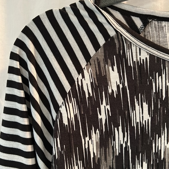 LulaRoe Randy Tee - Picture 2 of 2